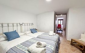 Casa cueva rural con diez dormitorios ideal grandes grupos